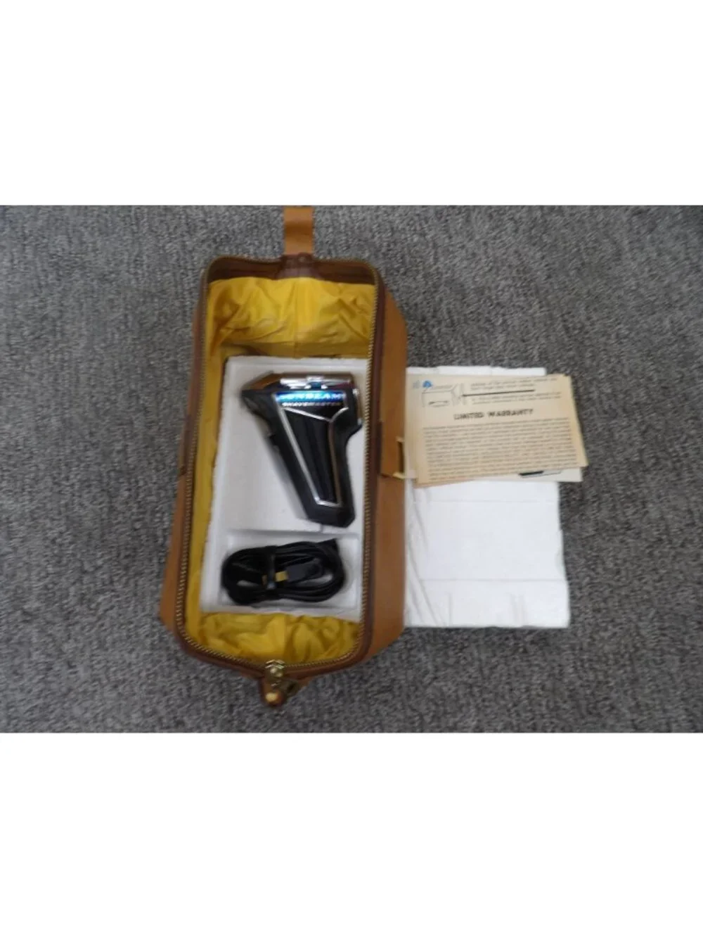 Vintage Sunbeam Shavemaster Electric Razor With Case & Warranty Paperwork - Picture 2 of 8